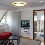 Und Gaestezimmer Korb ゲストハウス