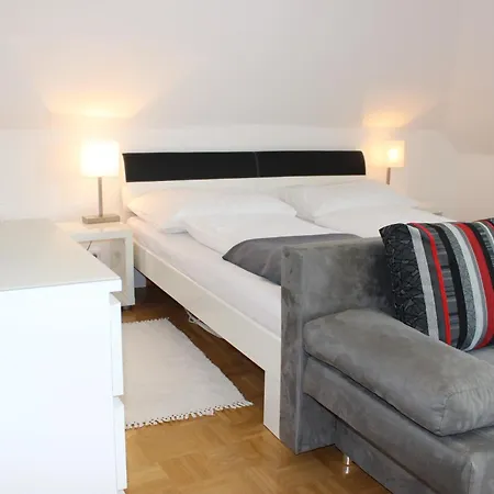 Und Gaestezimmer Korb 3* Крумпендорф