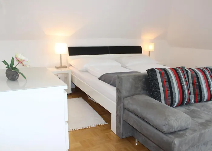 Und Gaestezimmer Korb 3* Krumpendorf