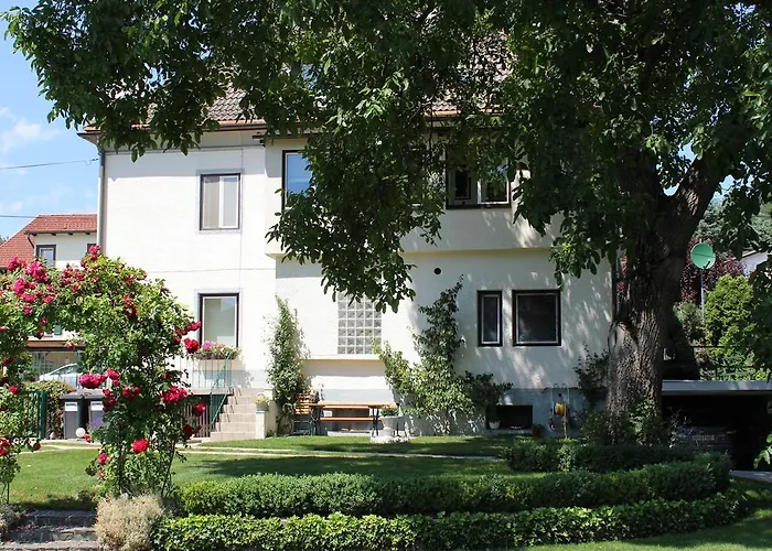 Und Gaestezimmer Korb Pensjonat Krumpendorf